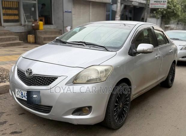 Toyota Yaris 2010 Silver