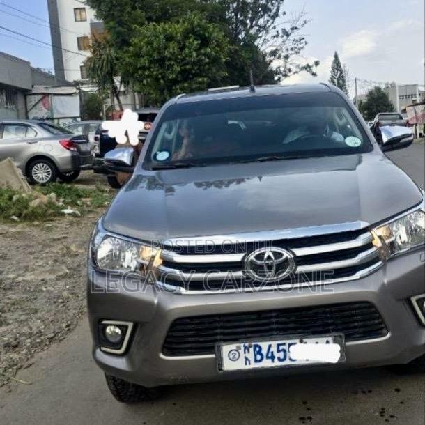 Toyota Hilux 2019 Gray