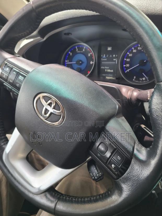 Toyota Hilux 2017 Gray