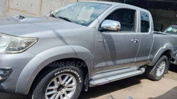 Toyota Hilux 2015 Silver