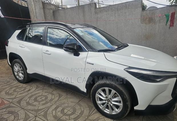 Toyota Corolla Cross Hybrid 2023 White