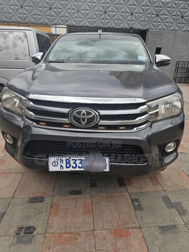 Toyota Hilux 2017 Gray