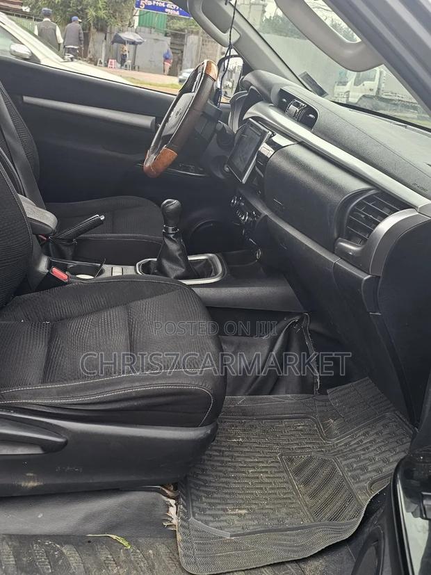 Toyota Hilux 2017 Gray