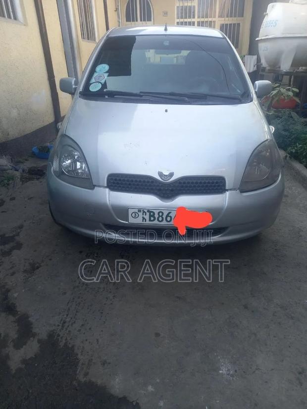 Toyota Vitz 2001 Silver
