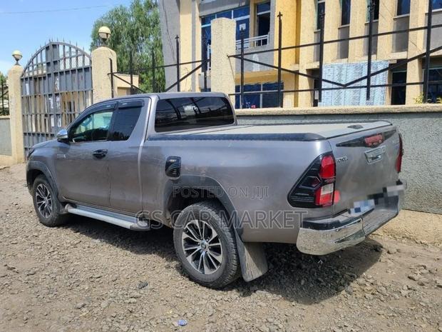 Toyota Hilux 2017 Gray