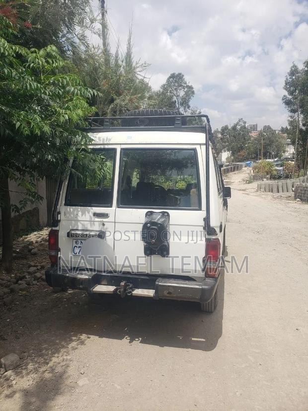 Toyota Land Cruiser 2011 White