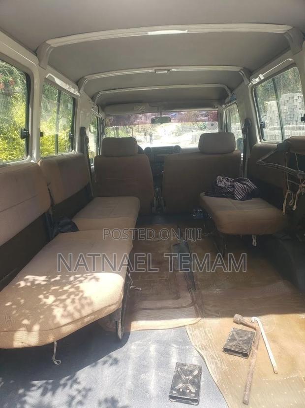 Toyota Land Cruiser 2011 White