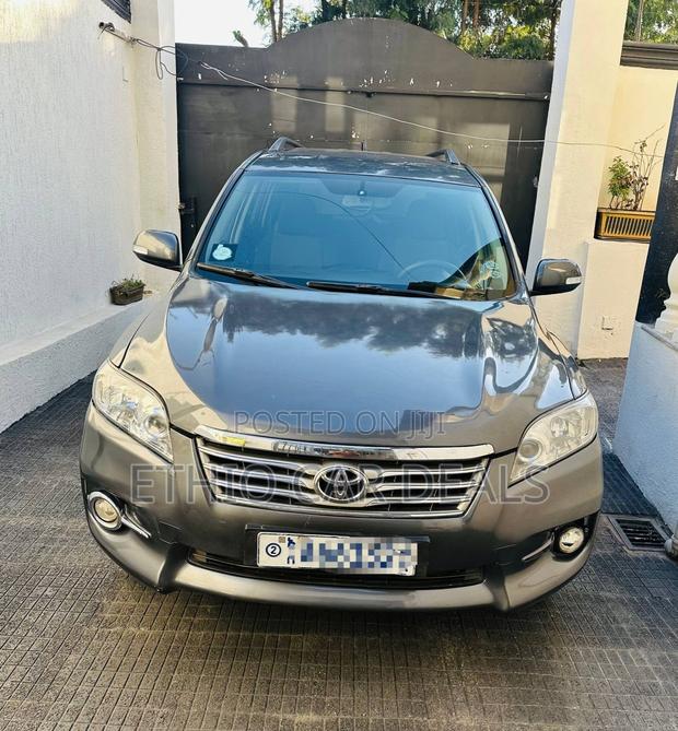 Toyota RAV4 2010 Green