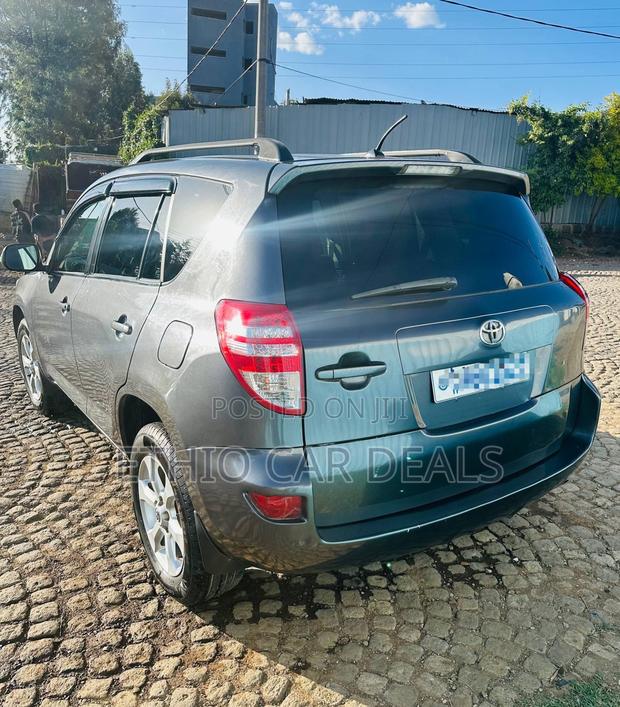 Toyota RAV4 2010 Green