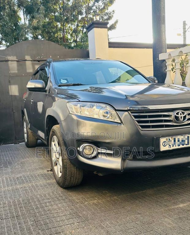 Toyota RAV4 2010 Green