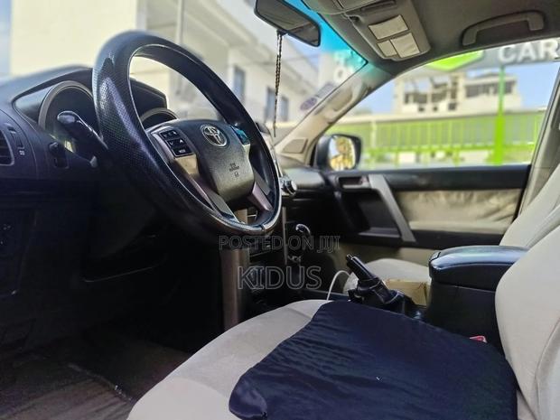 Toyota Land Cruiser Prado 2010 Silver