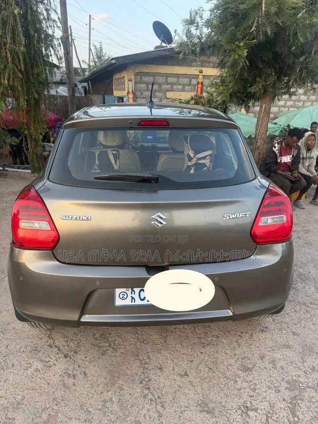 Suzuki Swift 2022 Gray