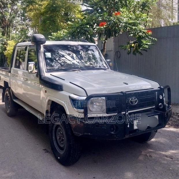 Toyota Land Cruiser 2017 White