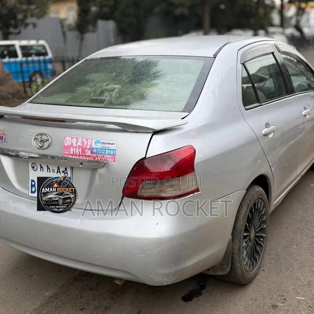 Toyota Belta 2010 Silver