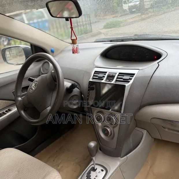 Toyota Belta 2010 Silver