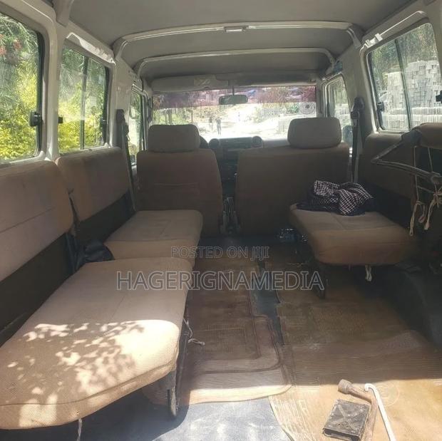 Toyota Land Cruiser 2011 White
