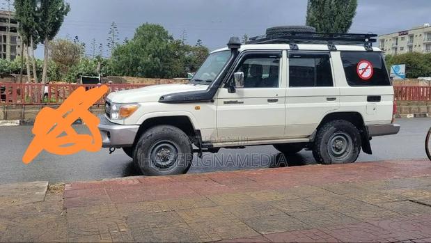 Toyota Land Cruiser 2012 White