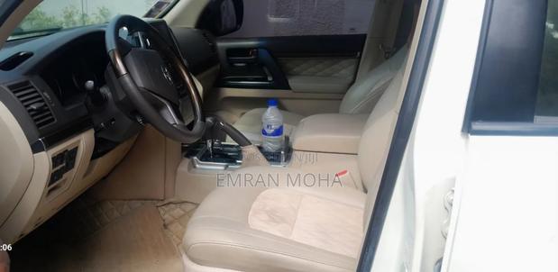 Toyota Land Cruiser 2010 White