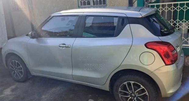 Suzuki Swift 2022 Silver