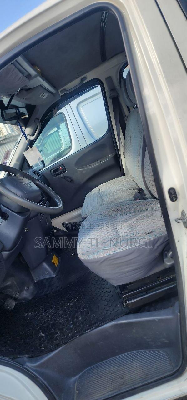 Toyota HiAce 2006 White