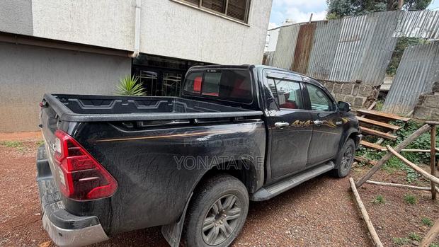 Toyota Hilux 2022 Black