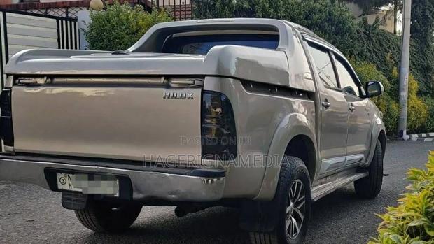 Toyota Hilux 2015 Silver