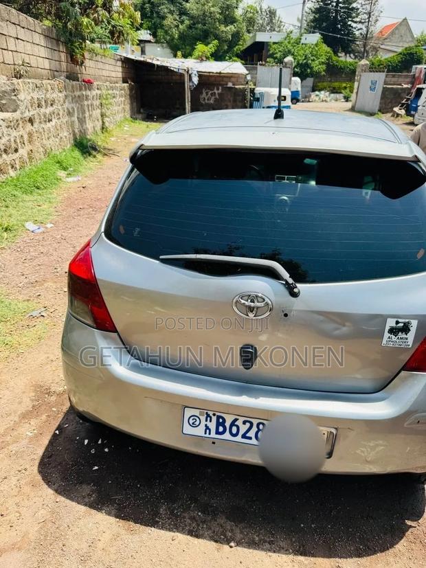 Toyota Yaris 2010 Gray