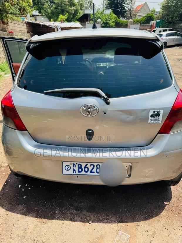 Toyota Yaris 2010 Gray