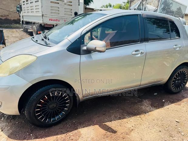 Toyota Yaris 2010 Gray
