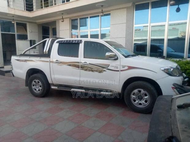 Toyota Hilux 2011 White