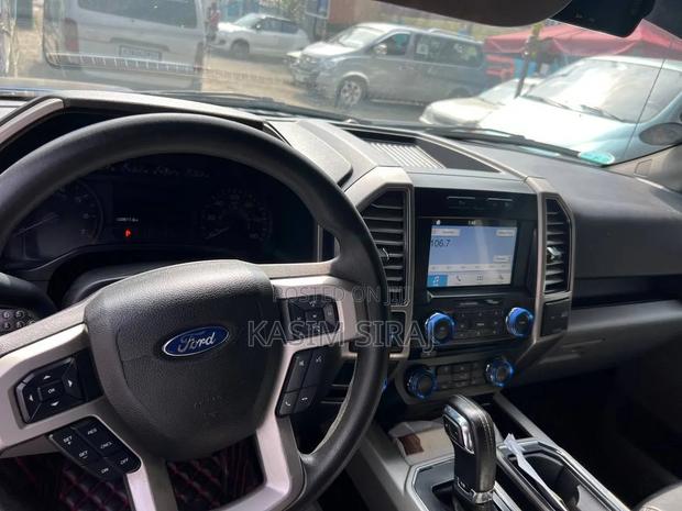 Ford F-150 2018 Blue