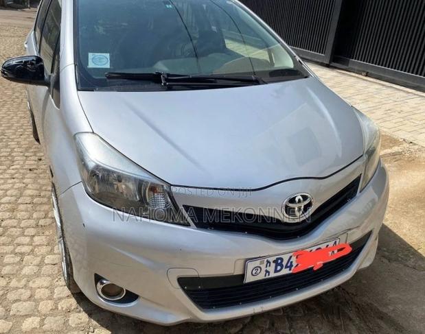 Toyota Yaris 2011 Silver