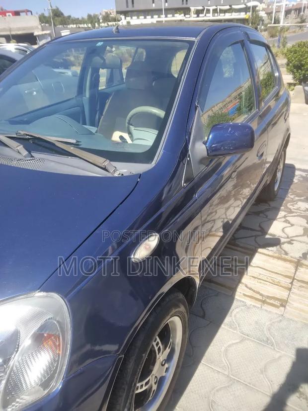 Toyota Vitz 2000 Blue