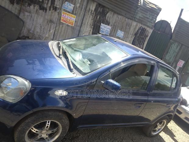 Toyota Vitz 2000 Blue