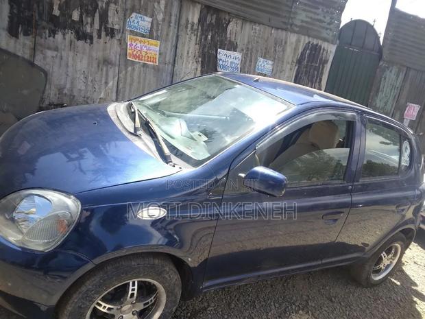 Toyota Vitz 2000 Blue