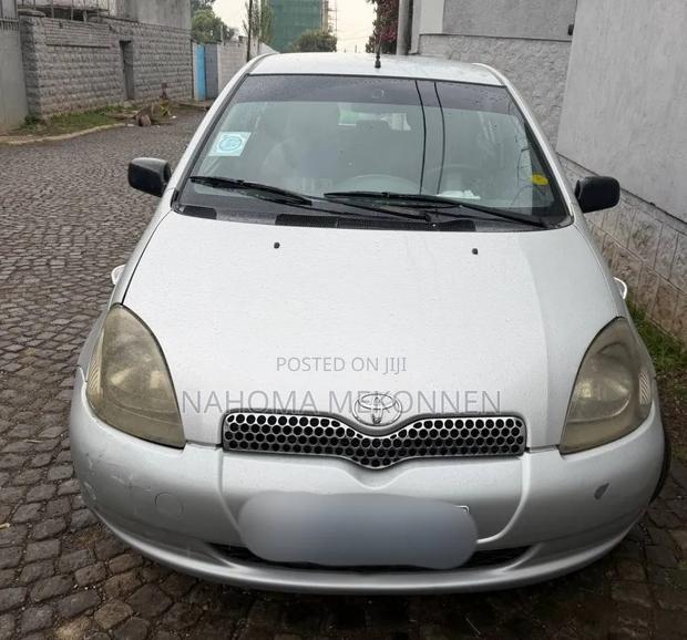 Toyota Yaris 1.5 2000 Silver