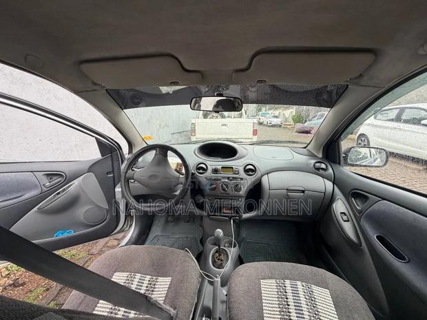 Toyota Yaris 1.5 2000 Silver