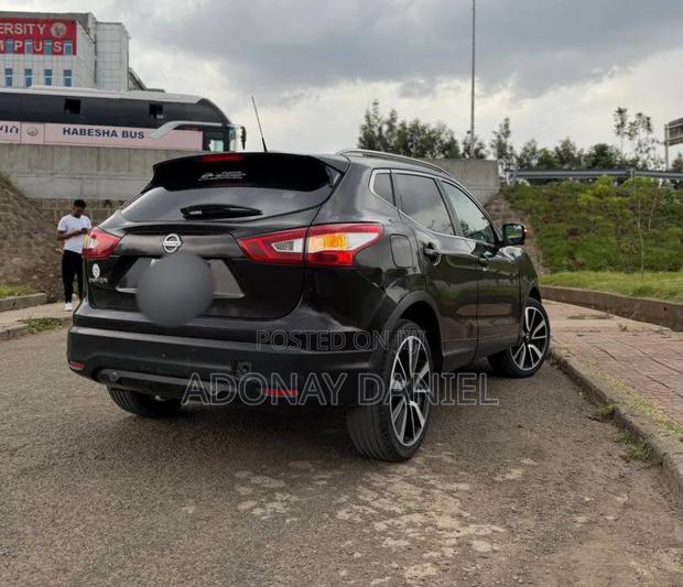 Nissan Qashqai 2017 Brown