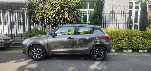 Suzuki Swift 2022 Brown