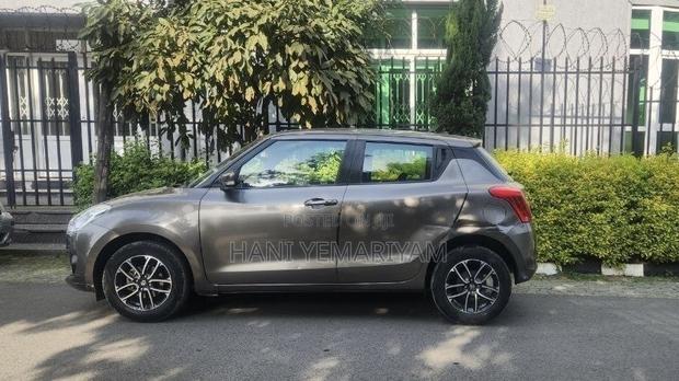 Suzuki Swift 2022 Brown