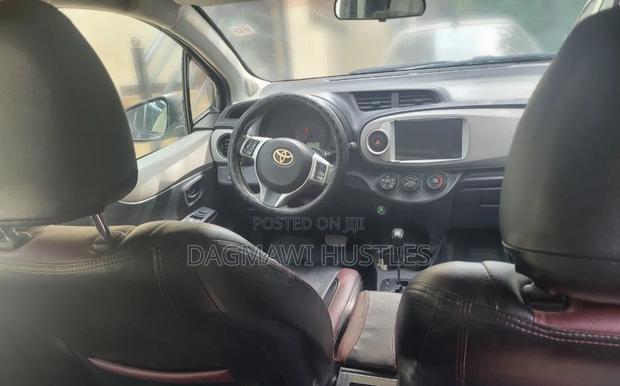 Toyota Yaris 2012 Gray