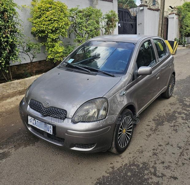 Toyota Vitz 2004 Gray