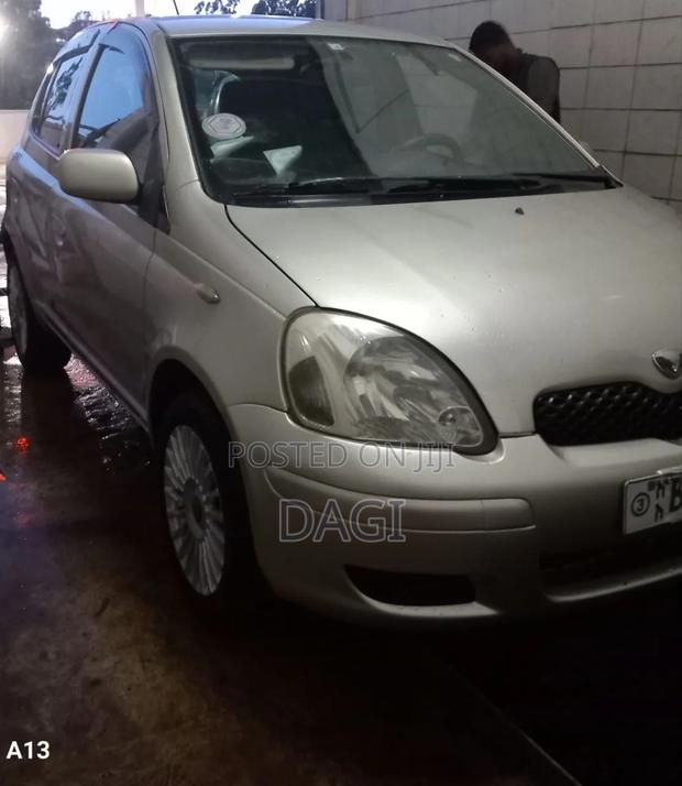 Toyota Vitz 2004 Silver
