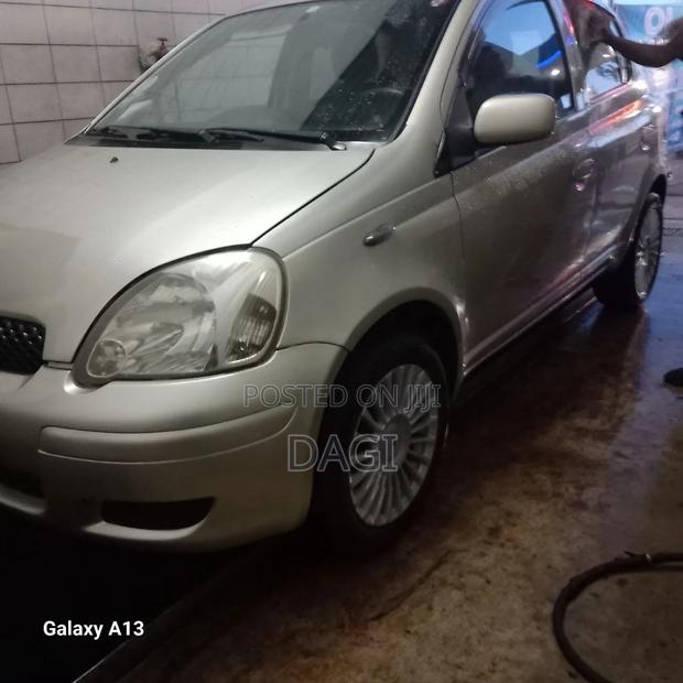 Toyota Vitz 2004 Silver