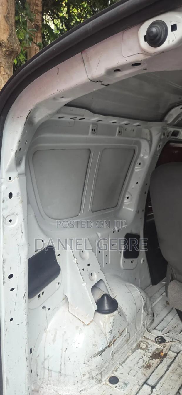 Renault Logan 2010 Red