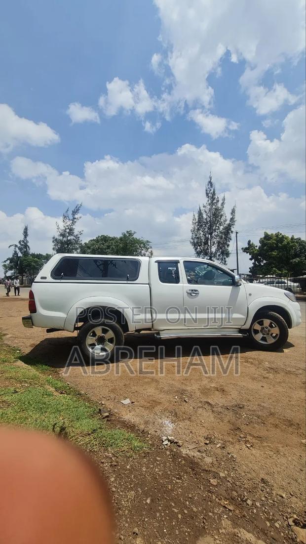 Toyota Hilux 2013 White
