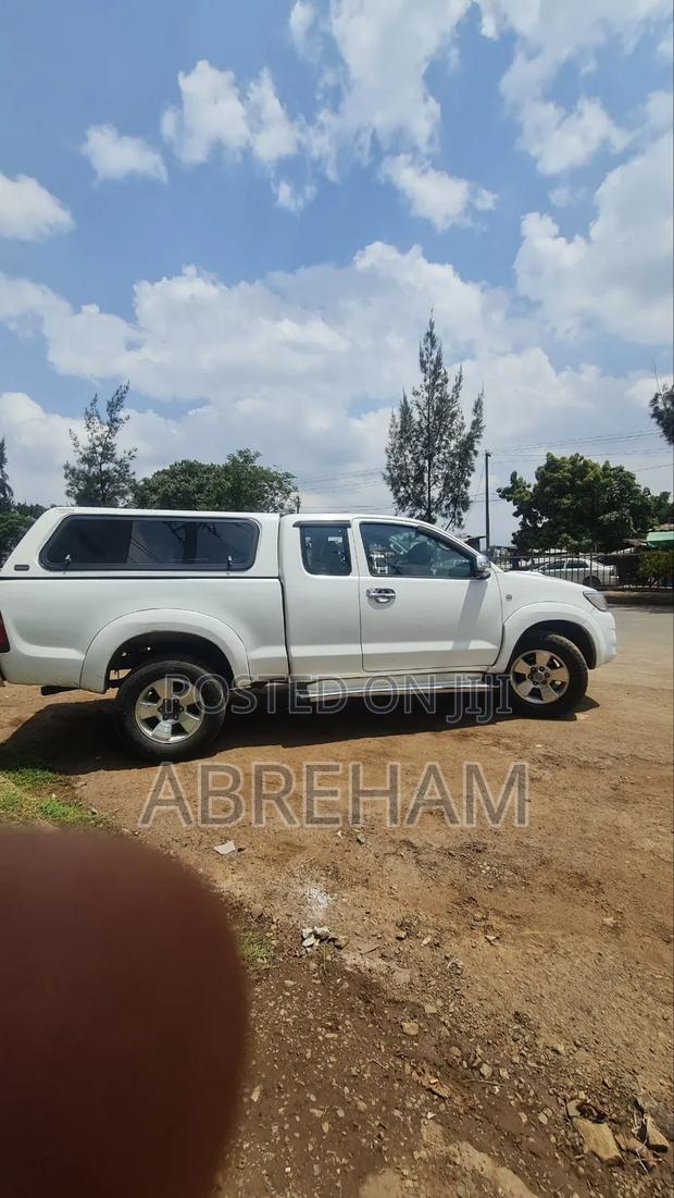 Toyota Hilux 2013 White