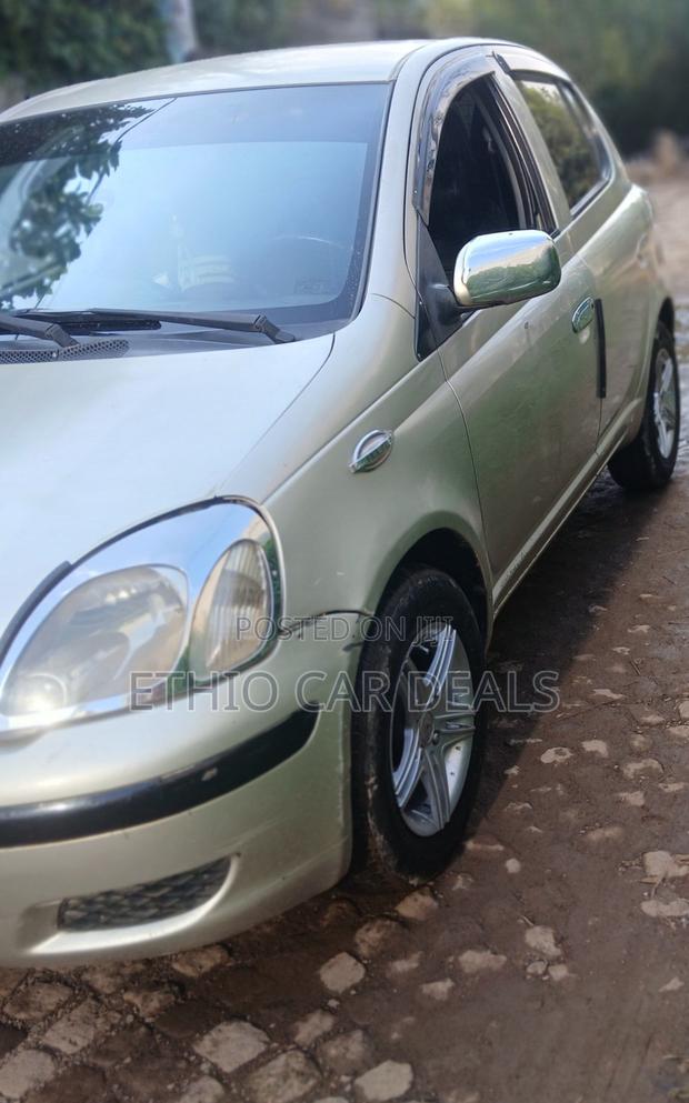 Toyota Vitz 2004 Gold