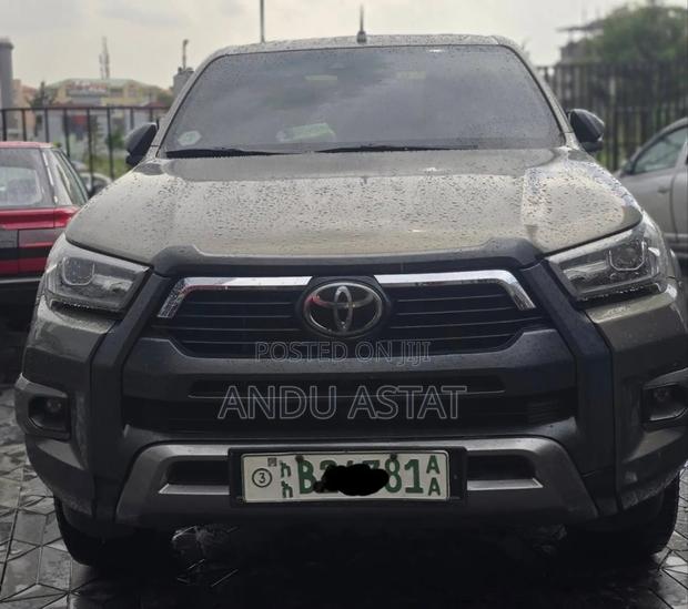 Toyota Hilux 2021 Gray