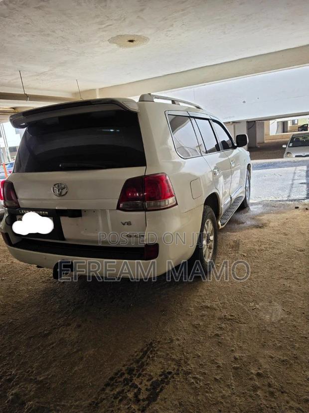 Toyota Land Cruiser 2008 White